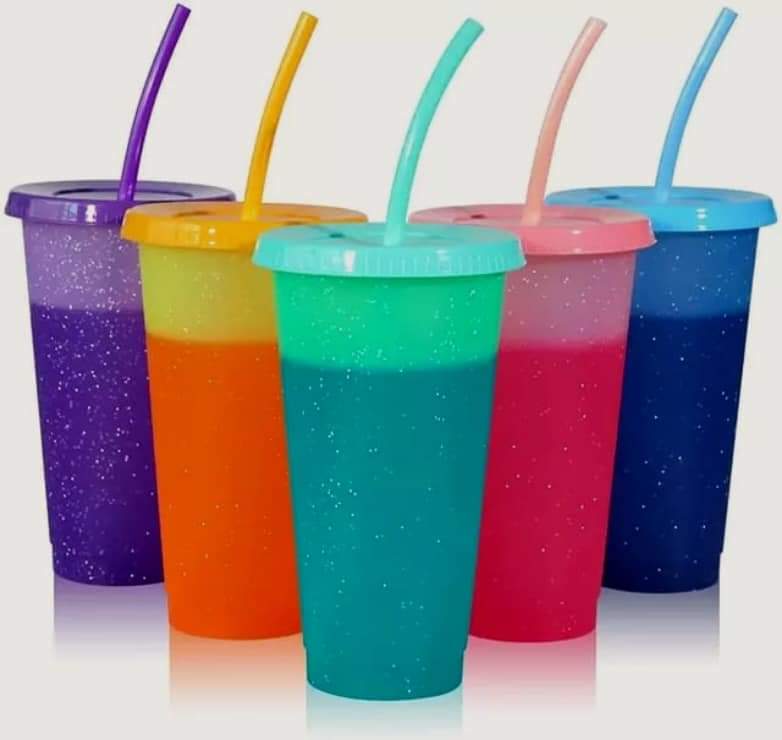Color changing glitter cups