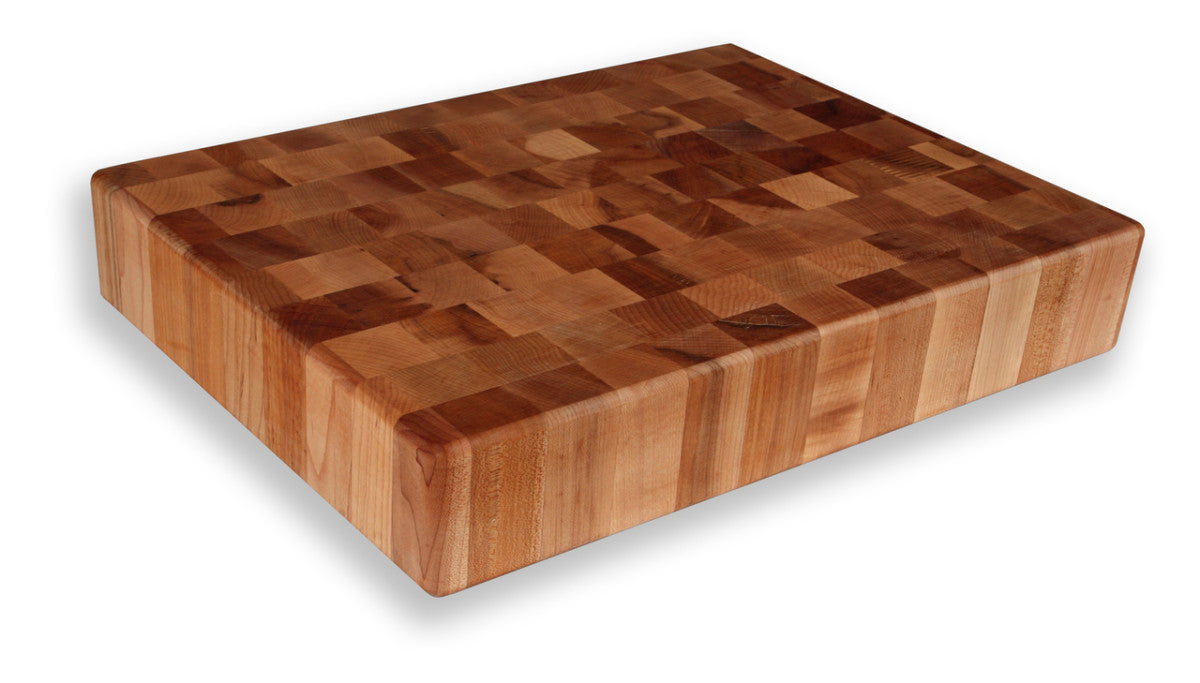 Wooden cutting board.&nbsp;  Thickness 4 cm. Diameter  Thickness 8 cm. Diameter