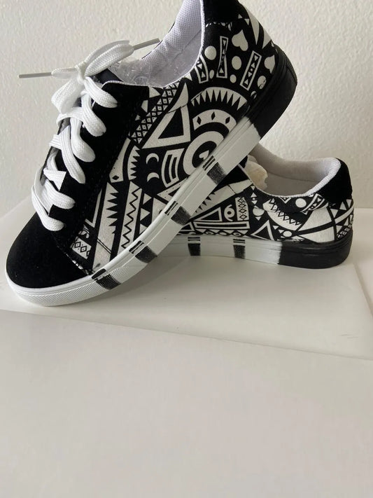 Unique print comfortable sneakers.